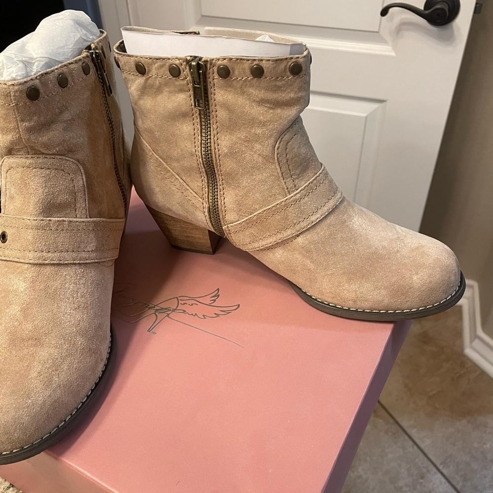 Gwyneth Alba Tan Ankle Boots New in box Size 10 M - Picture 2 of 14
